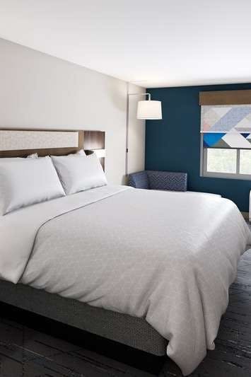 Hotel Holiday Inn Express & Suites Tomah photo 1