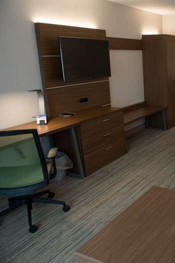 Hotel Holiday Inn Express & Suites Dayton Sw University Area photo 3