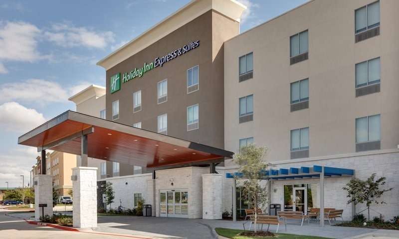 Holiday Inn Express & Suites Plano The Colony