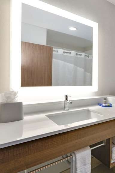 Hotel Holiday Inn Express & Suites Fort Worth North Northlake photo 4