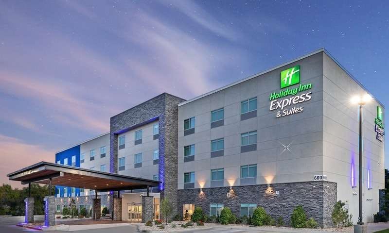 Holiday Inn Express & Suites Denton Sanger