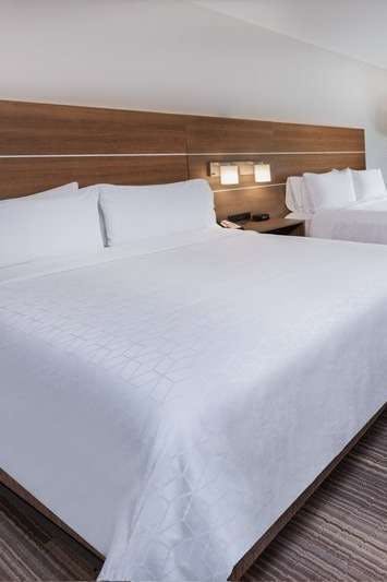 Hotel Holiday Inn Express & Suites Denton Sanger photo 2