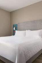 Hotel Avid Hotels Roseville Minneapolis North photo 1