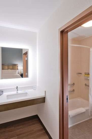 Hotel Candlewood Suites Baltimore Inner Harbor photo 5