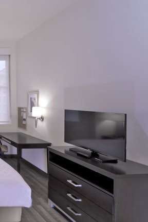 Hotel Candlewood Suites Baltimore Inner Harbor photo 3