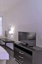 Hotel Candlewood Suites Baltimore Inner Harbor photo 3