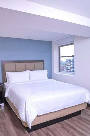 Hotel Candlewood Suites Baltimore Inner Harbor photo 1