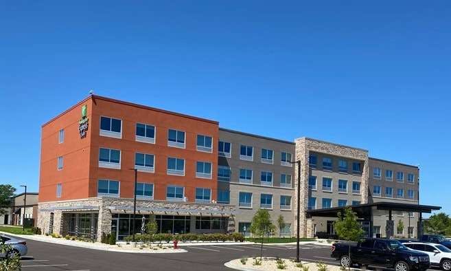 Holiday Inn Express & Suites Madison West Middleton