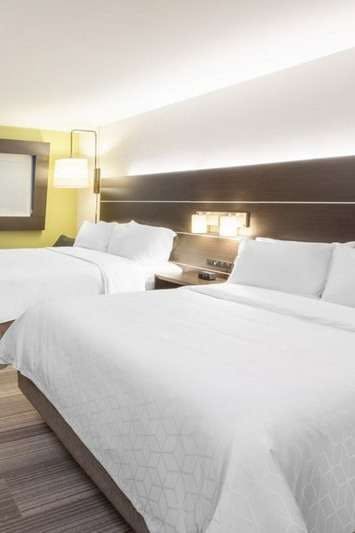 Hotel Holiday Inn Express & Suites Madison West Middleton photo 2