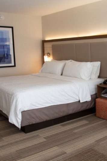 Hotel Holiday Inn Express & Suites Marion photo 1