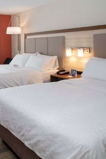 Hotel Holiday Inn Express & Suites Marion photo 2