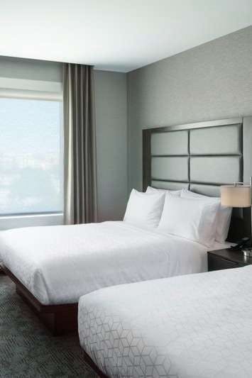 Hotel Holiday Inn Express Boston Logan Airport Revere photo 2