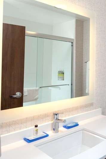 Hotel Holiday Inn Express & Suites Phoenix East Gilbert photo 3