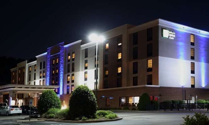 Holiday Inn Express & Suites Newport News