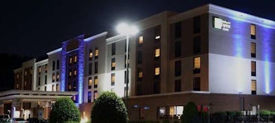 Holiday Inn Express & Suites Newport News