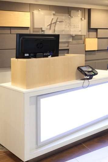 Hotel Holiday Inn Express & Suites Newport News photo 5