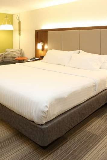 Hotel Holiday Inn Express & Suites Newport News photo 1