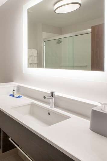 Hotel Holiday Inn Express & Suites Gilbert – Mesa Gateway Airport photo 4