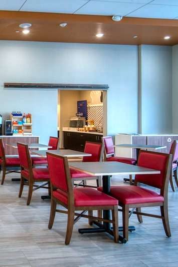 Hotel Holiday Inn Express & Suites Omaha Downtown Old Market photo 5