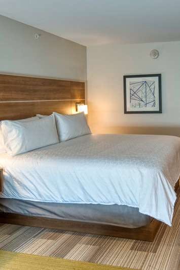 Hotel Holiday Inn Express & Suites Omaha Downtown Old Market photo 1