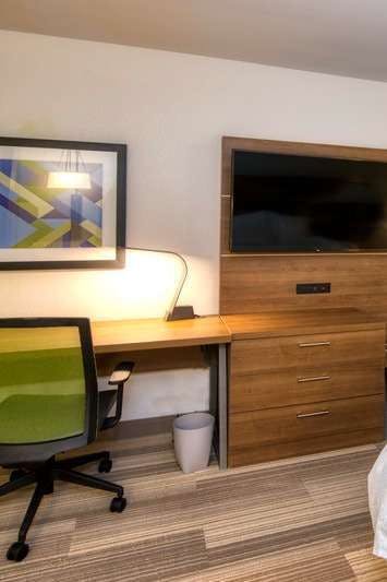 Hotel Holiday Inn Express & Suites Omaha Downtown Old Market photo 3