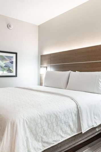 Hotel Holiday Inn Express & Suites Moundsville photo 2