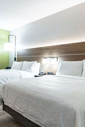 Hotel Holiday Inn Express & Suites Moundsville photo 3