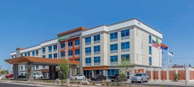 Holiday Inn Express & Suites Phoenix Dwtn State Capitol