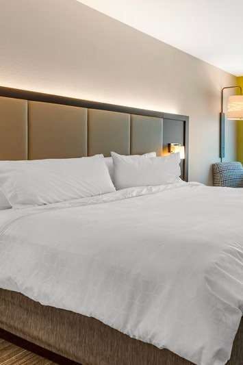 Hotel Holiday Inn Express & Suites Phoenix Dwtn State Capitol photo 1