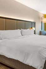 Hotel Holiday Inn Express & Suites Phoenix Dwtn State Capitol photo 1