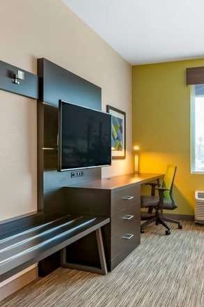 Hotel Holiday Inn Express & Suites Phoenix Dwtn State Capitol photo 4