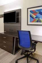 Hotel Holiday Inn Express & Suites Brunswick photo 3