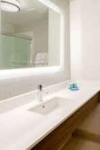 Hotel Holiday Inn Express & Suites Brunswick photo 4