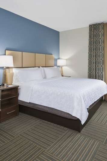 Hotel Candlewood Suites Grand Rapids Airport photo 1
