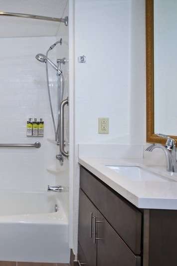 Hotel Candlewood Suites Grand Rapids Airport photo 4