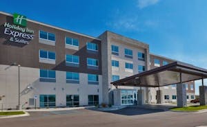 Holiday Inn Express & Suites Cedar Springs Grand Rapids N