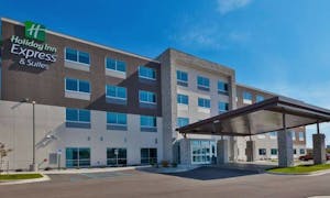 Holiday Inn Express & Suites Cedar Springs Grand Rapids N