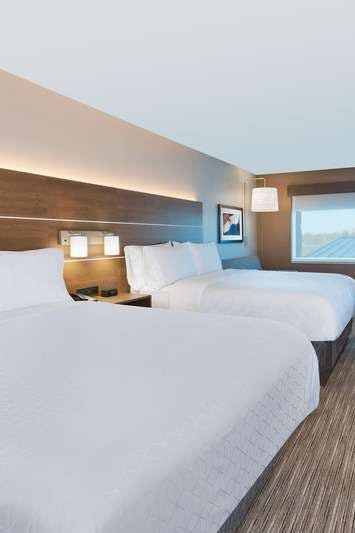 Hotel Holiday Inn Express & Suites Cedar Springs Grand Rapids N photo 2