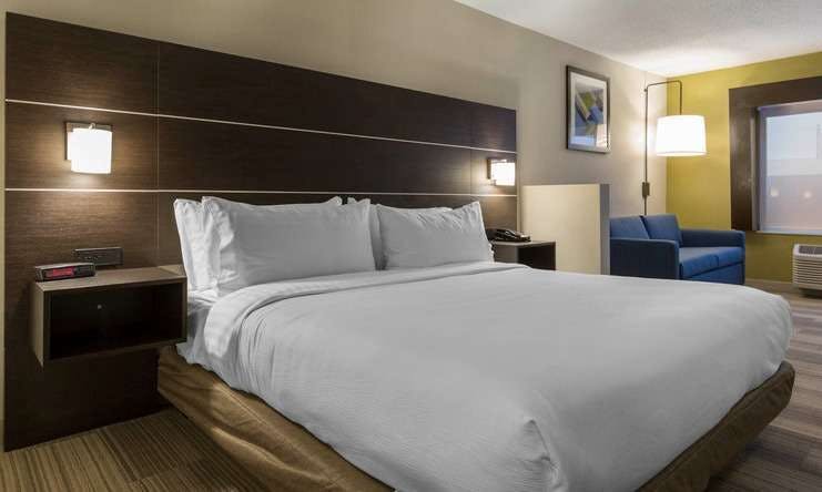 Holiday Inn Express & Suites Chicago West St Charles