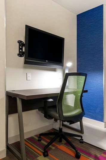 Hotel Holiday Inn Express & Suites Chicago West St Charles photo 3