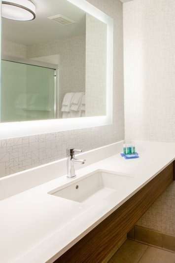 Hotel Holiday Inn Express & Suites Oak Grove photo 4