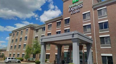 Holiday Inn Express & Suites Milwaukee Nw – Park Place