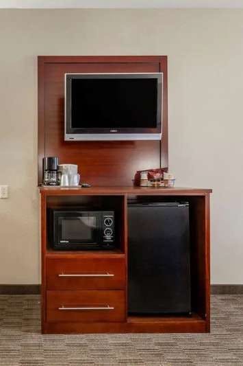 Hotel Holiday Inn Express & Suites Milwaukee Nw – Park Place photo 4