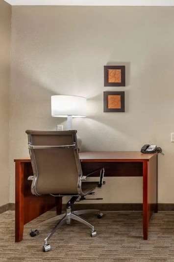 Hotel Holiday Inn Express & Suites Milwaukee Nw – Park Place photo 3