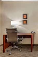 Hotel Holiday Inn Express & Suites Milwaukee Nw – Park Place photo 3