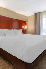 Hotel Holiday Inn Express & Suites Milwaukee Nw – Park Place photo 1