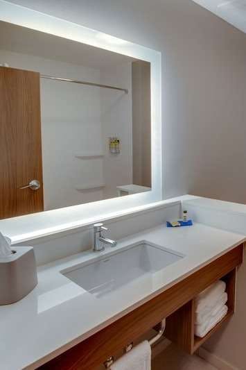 Hotel Holiday Inn Express & Suites Union City photo 3