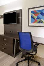 Hotel Holiday Inn Express & Suites Detroit Dearborn photo 3