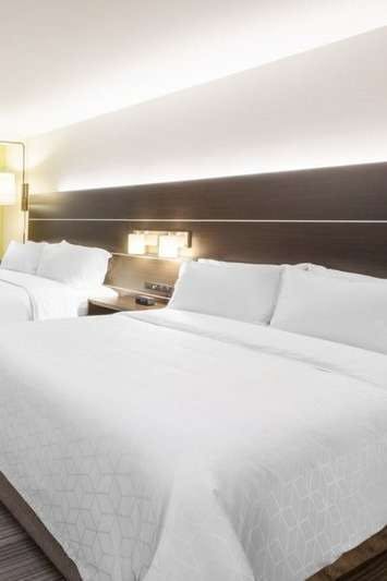 Hotel Holiday Inn Express & Suites Onalaska La Crosse Area photo 2