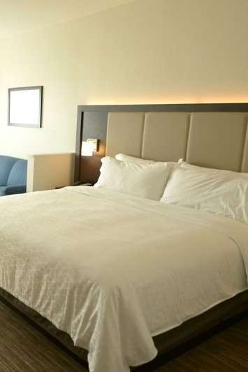 Hotel Holiday Inn Express & Suites Onalaska La Crosse Area photo 1